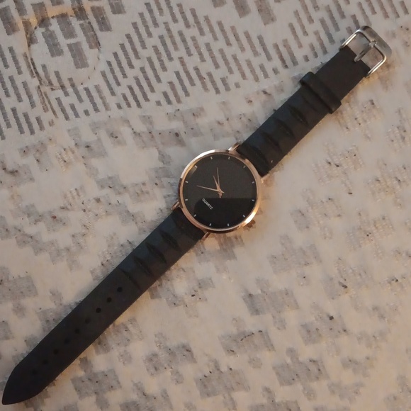 Black Quartz Watch - Picture 2 of 9